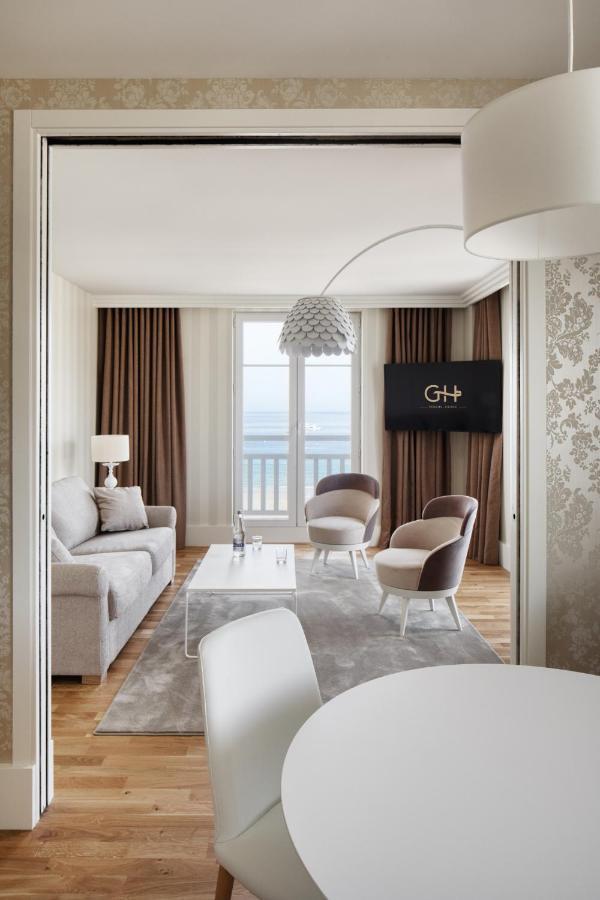 Grand Hotel เปโรส กีเรค ภายนอก รูปภาพ